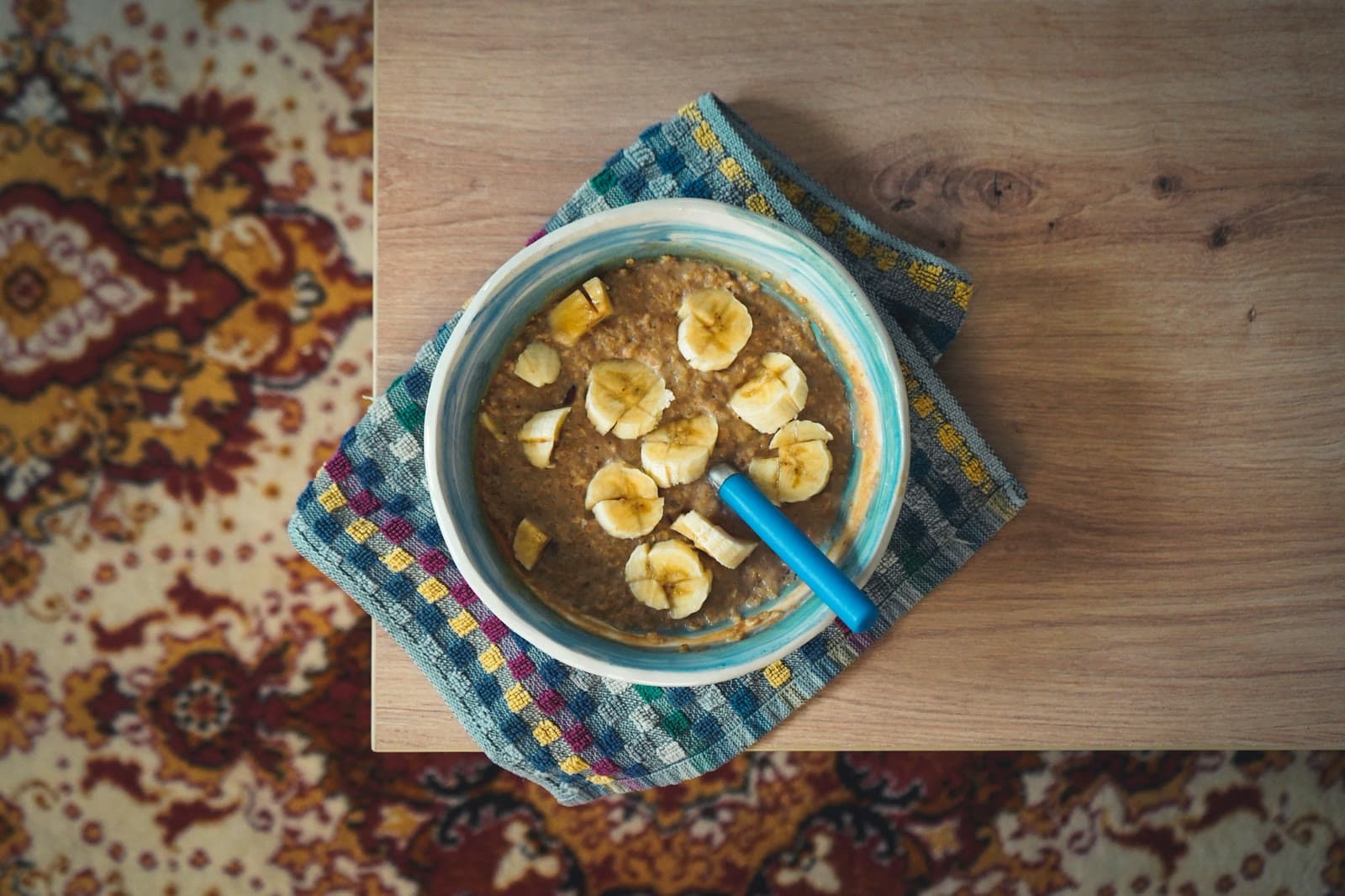 A bowl of oats topped with sliced banana